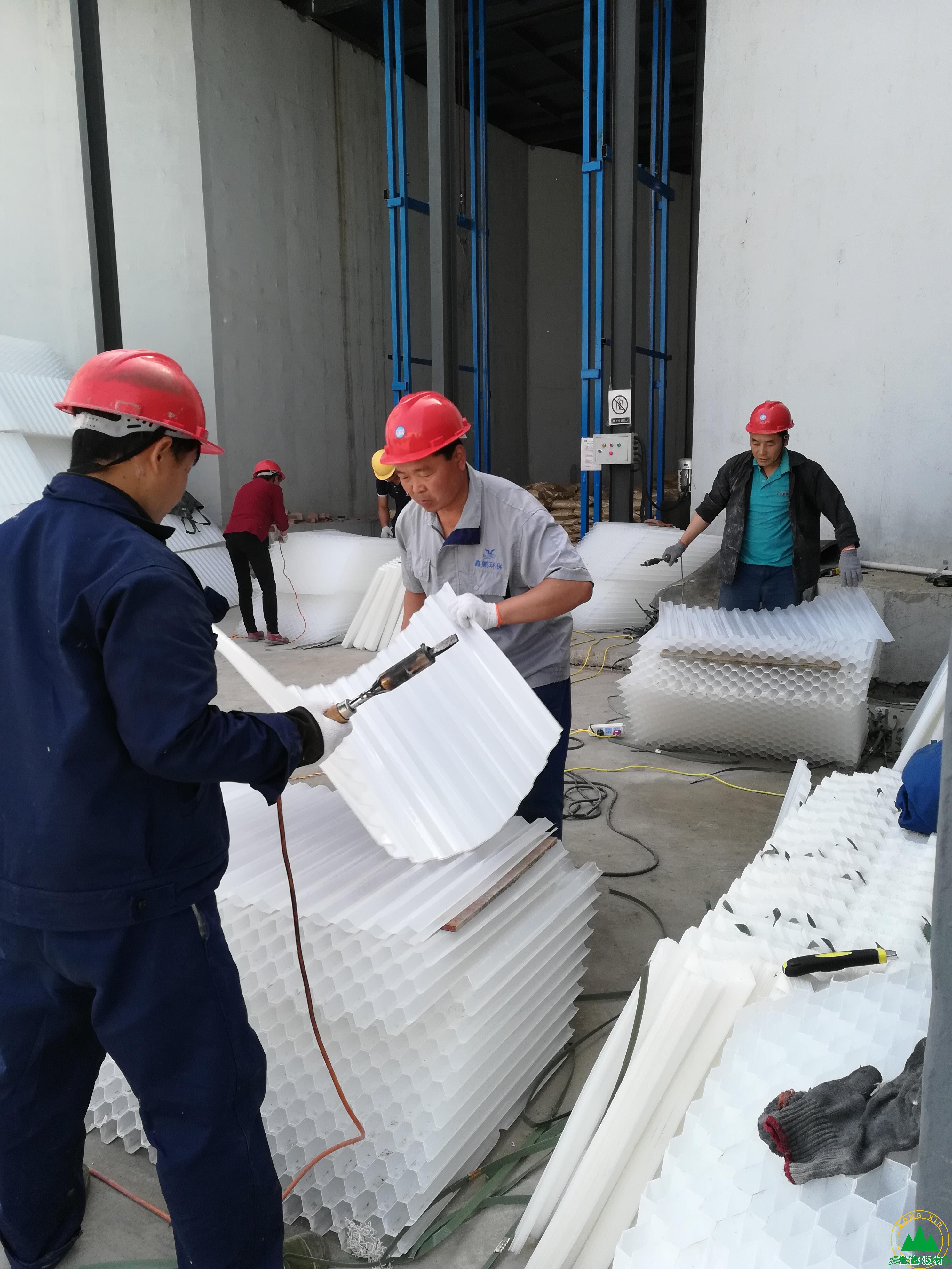 斜管,斜管填料,蜂窩斜管,蜂窩斜管填料,六角形蜂窩斜管安裝現場 斜管,斜管填料,蜂窩斜管,蜂窩斜管填料,六角形蜂窩斜管安裝現場